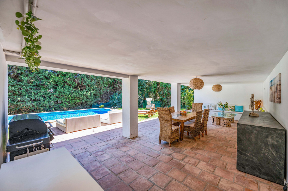 Se vende Villa - Chalet de 5 dormitorios en Costa Del Sol, Cadiz, España