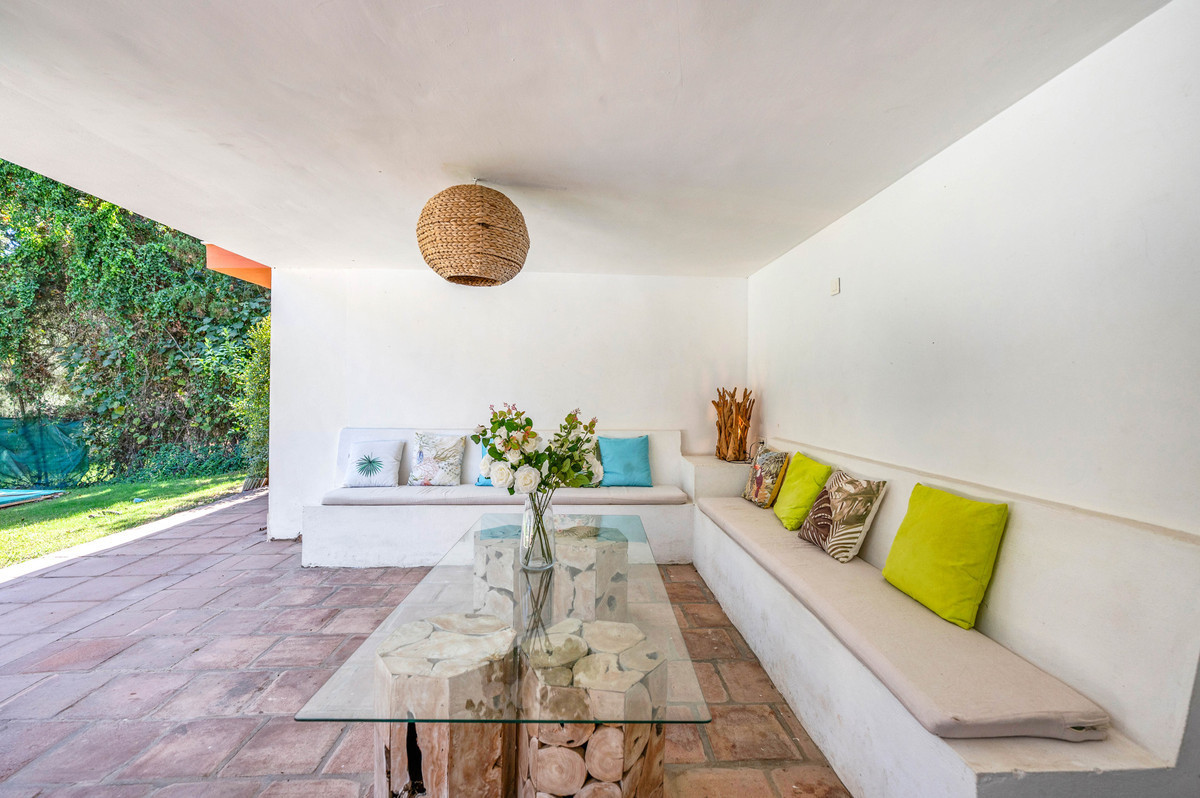 Se vende Villa - Chalet de 5 dormitorios en Costa Del Sol, Cadiz, España