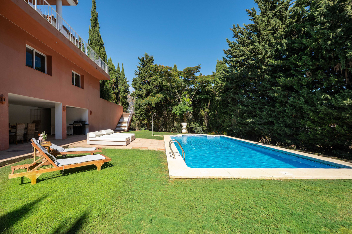 Se vende Villa - Chalet de 5 dormitorios en Costa Del Sol, Cadiz, España