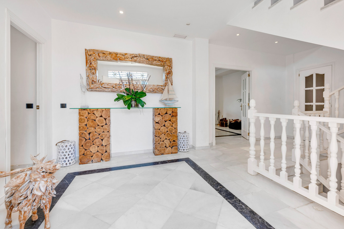Se vende Villa - Chalet de 5 dormitorios en Costa Del Sol, Cadiz, España