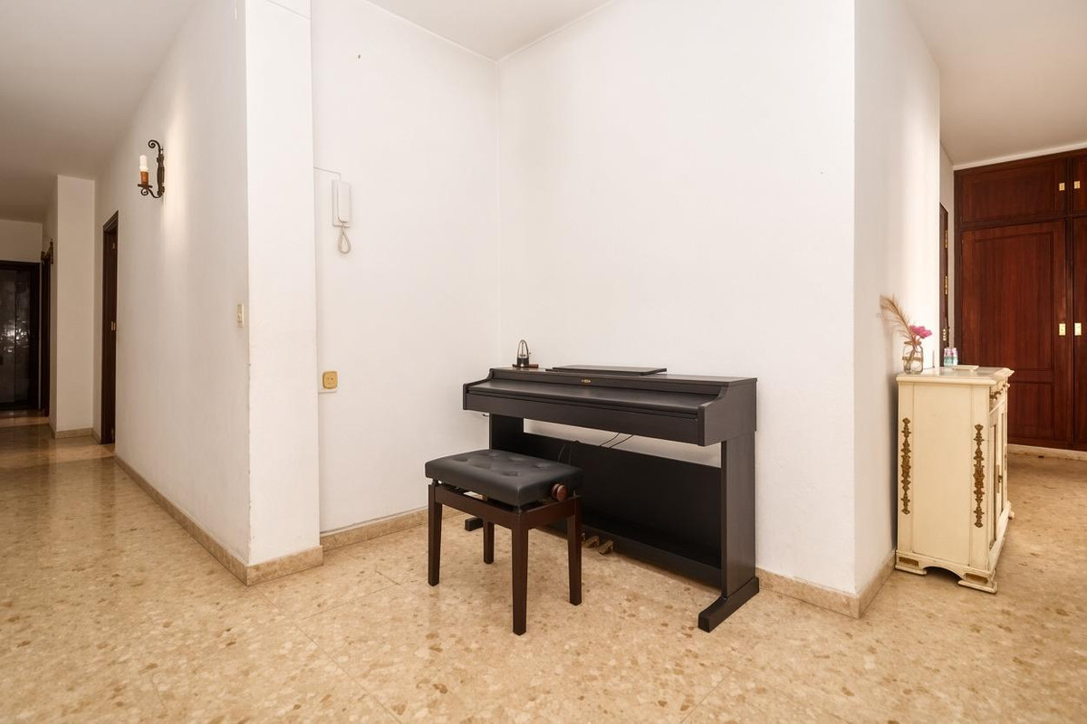 3 Bed Apartment for sale in Fuengirola Costa Del Sol, Málaga, Spain
