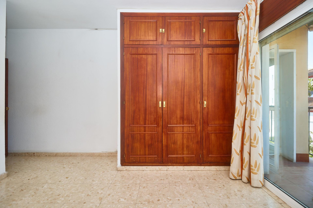 3 Bed Apartment for sale in Fuengirola Costa Del Sol, Málaga, Spain