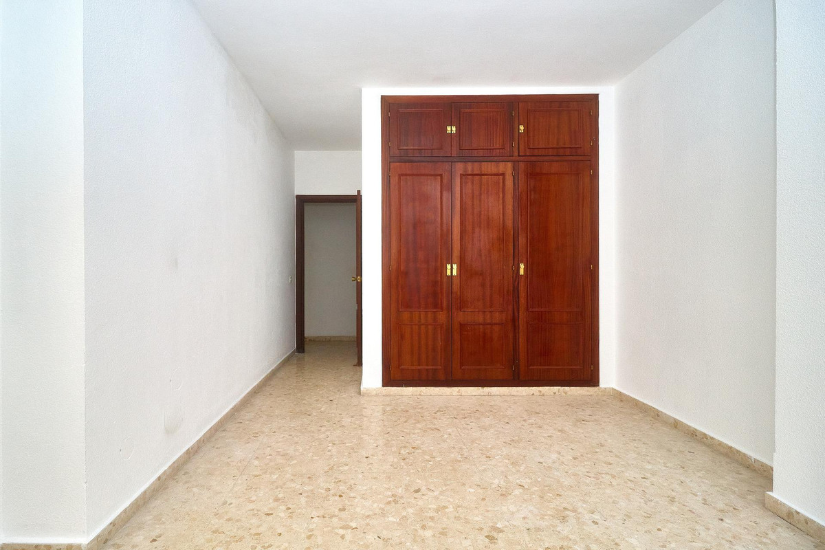3 Bed Apartment for sale in Fuengirola Costa Del Sol, Málaga, Spain