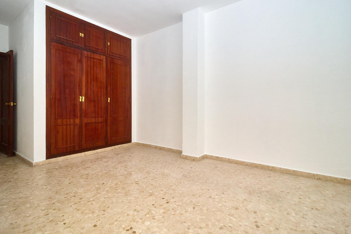 3 Bed Apartment for sale in Fuengirola Costa Del Sol, Málaga, Spain