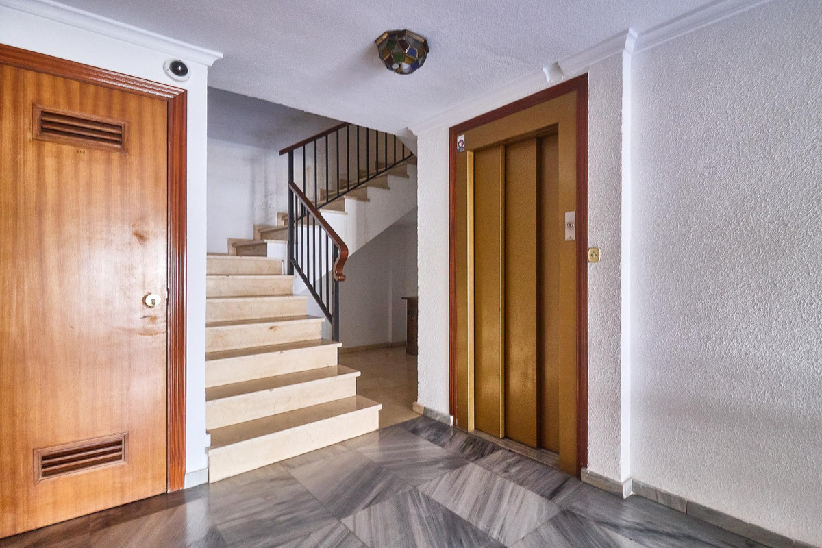 3 Bed Apartment for sale in Fuengirola Costa Del Sol, Málaga, Spain