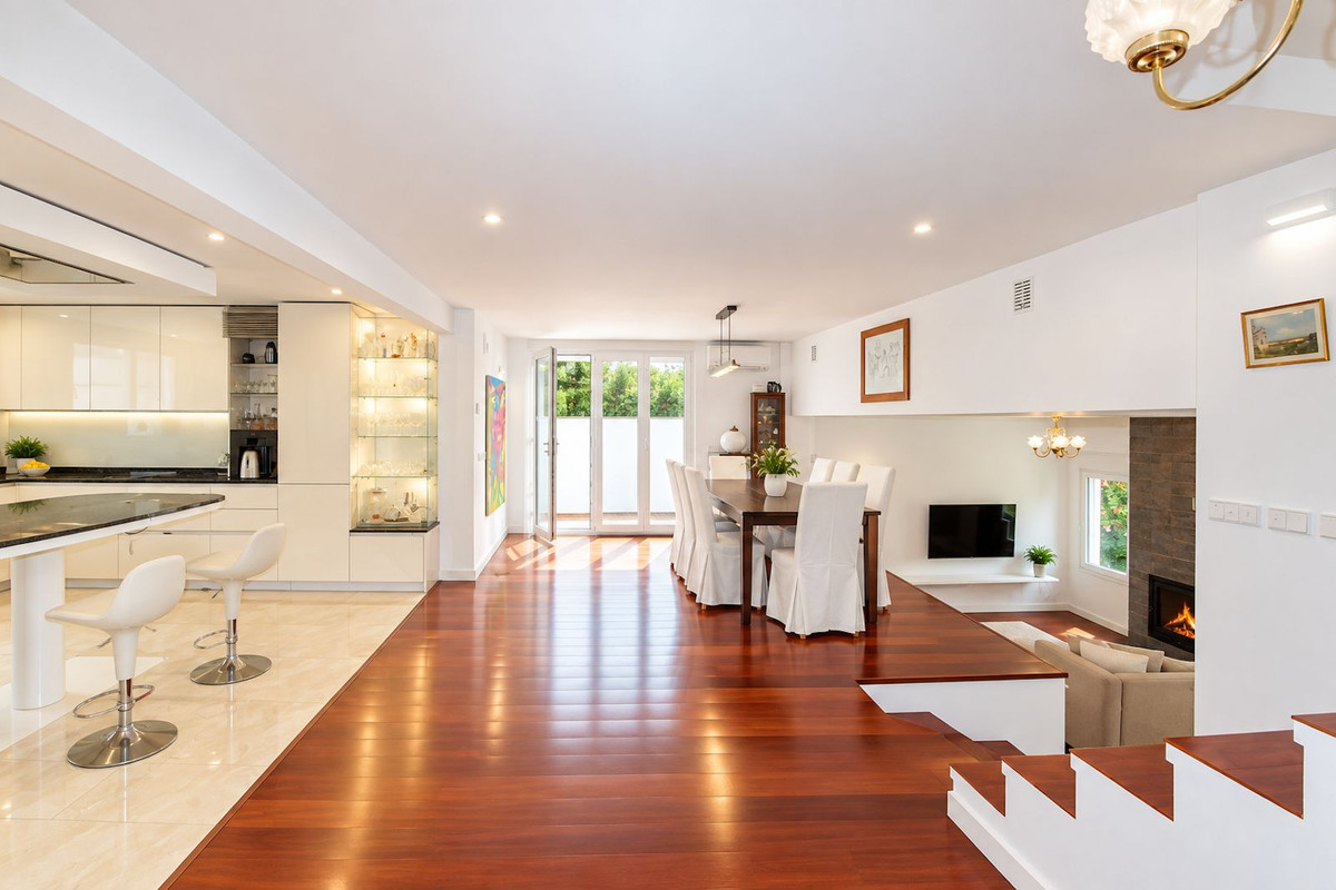 3 Bed Townhouse for sale in El Rosario Costa Del Sol, Málaga, Spain