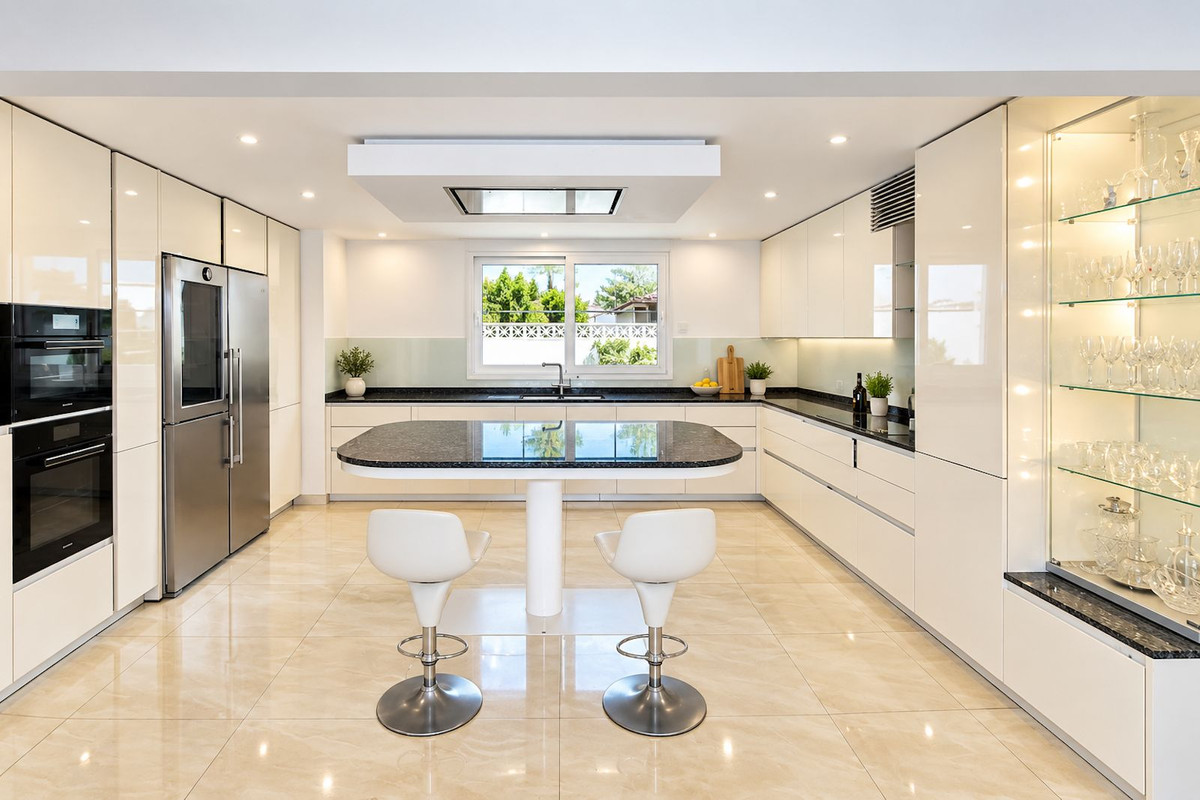 3 Bed Townhouse for sale in El Rosario Costa Del Sol, Málaga, Spain