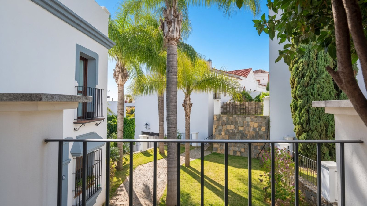 4 Bed Townhouse for sale in El Paraiso Costa Del Sol, Málaga, Spain