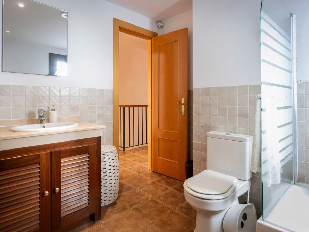 4 Bed Townhouse for sale in El Paraiso Costa Del Sol, Málaga, Spain