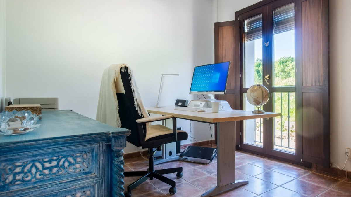 4 Bed Townhouse for sale in El Paraiso Costa Del Sol, Málaga, Spain