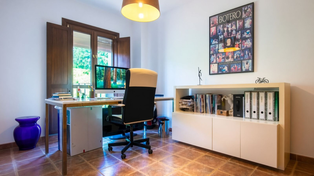 4 Bed Townhouse for sale in El Paraiso Costa Del Sol, Málaga, Spain