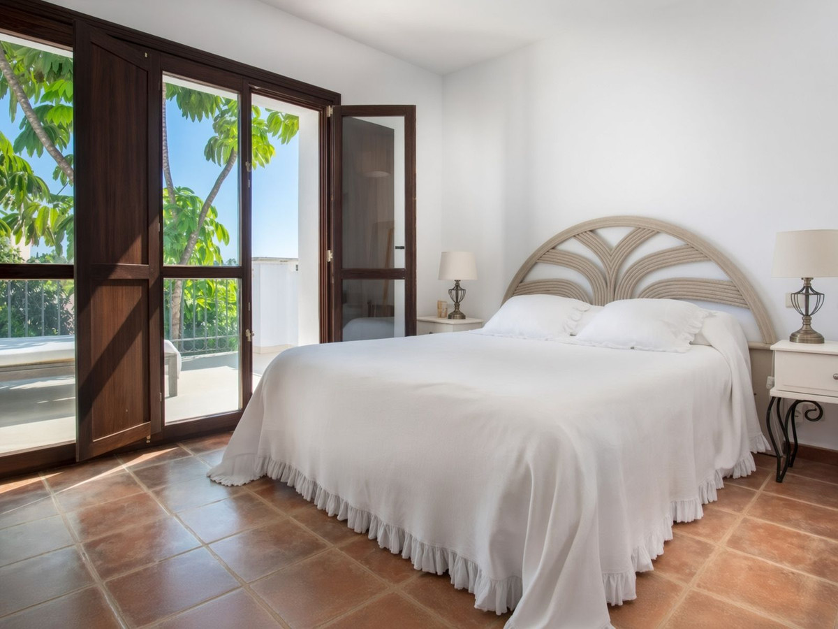 4 Bed Townhouse for sale in El Paraiso Costa Del Sol, Málaga, Spain