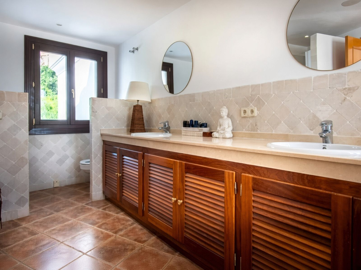 4 Bed Townhouse for sale in El Paraiso Costa Del Sol, Málaga, Spain
