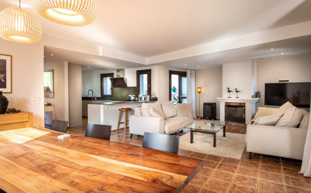4 Bed Townhouse for sale in El Paraiso Costa Del Sol, Málaga, Spain