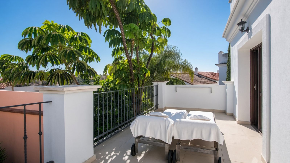 4 Bed Townhouse for sale in El Paraiso Costa Del Sol, Málaga, Spain