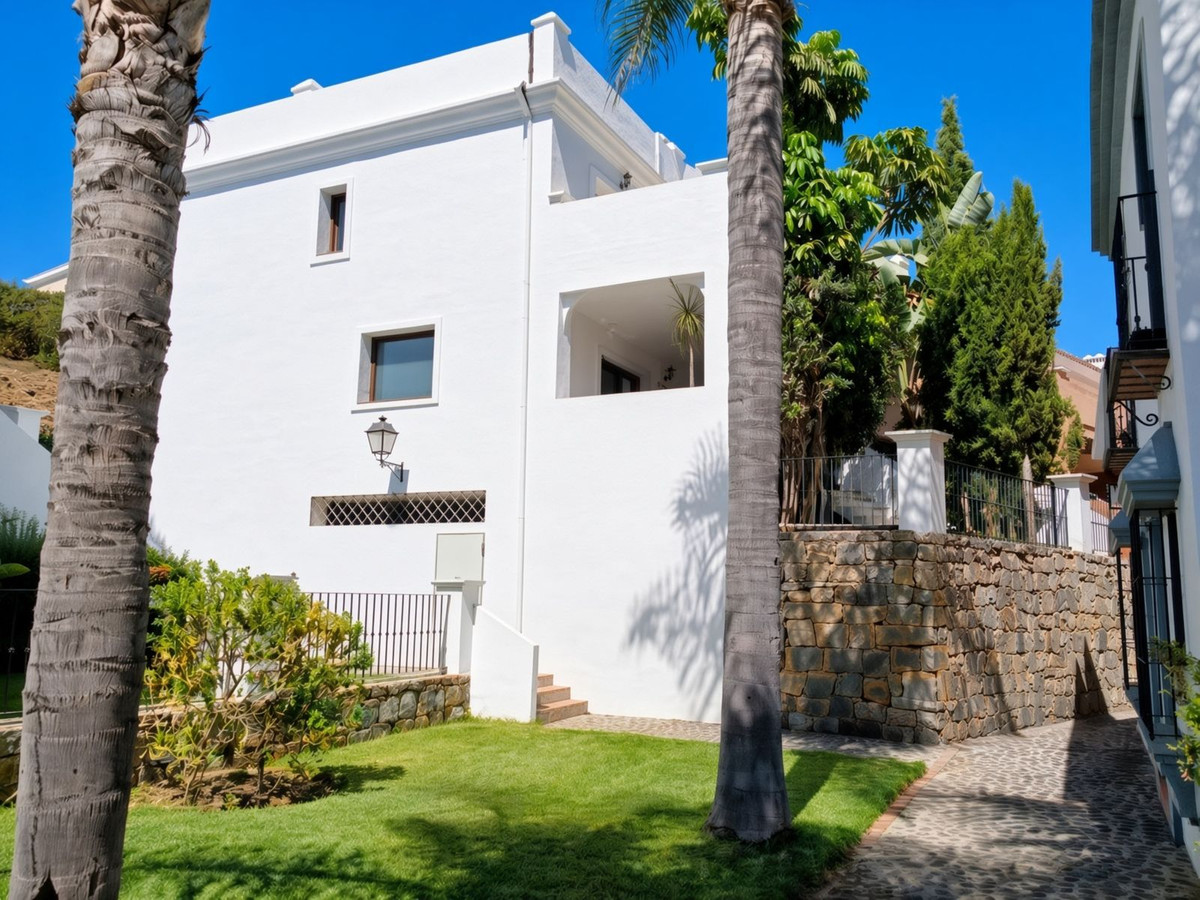4 Bed Townhouse for sale in El Paraiso Costa Del Sol, Málaga, Spain
