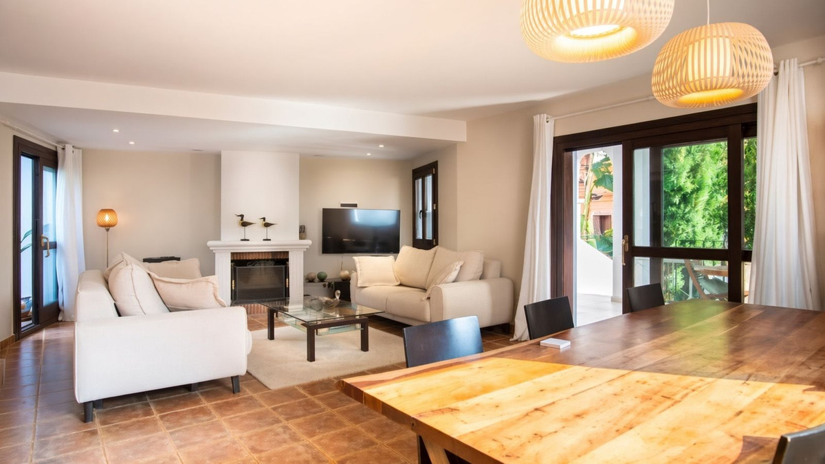 4 Bed Townhouse for sale in El Paraiso Costa Del Sol, Málaga, Spain