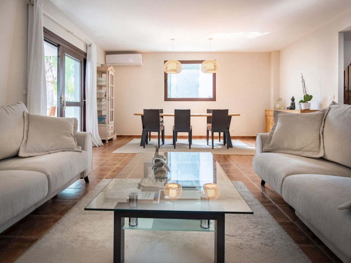 4 Bed Townhouse for sale in El Paraiso Costa Del Sol, Málaga, Spain