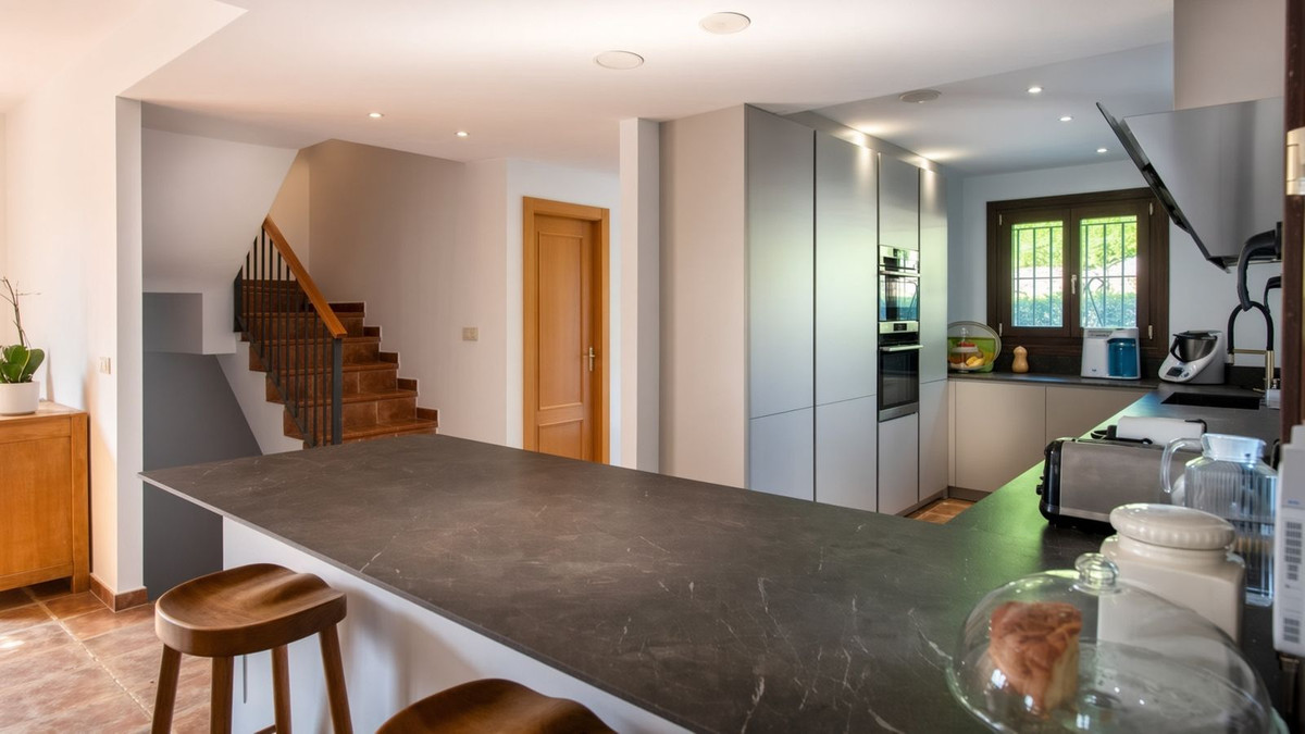 4 Bed Townhouse for sale in El Paraiso Costa Del Sol, Málaga, Spain