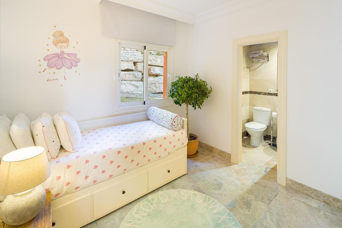 Se vende Apartamento Planta Baja de 4 dormitorios en Costa Del Sol, Málaga, España