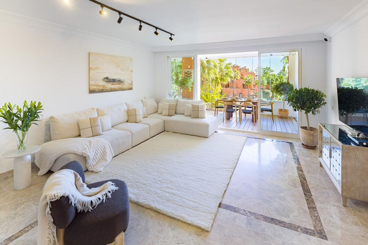 Se vende Apartamento Planta Baja de 4 dormitorios en Costa Del Sol, Málaga, España