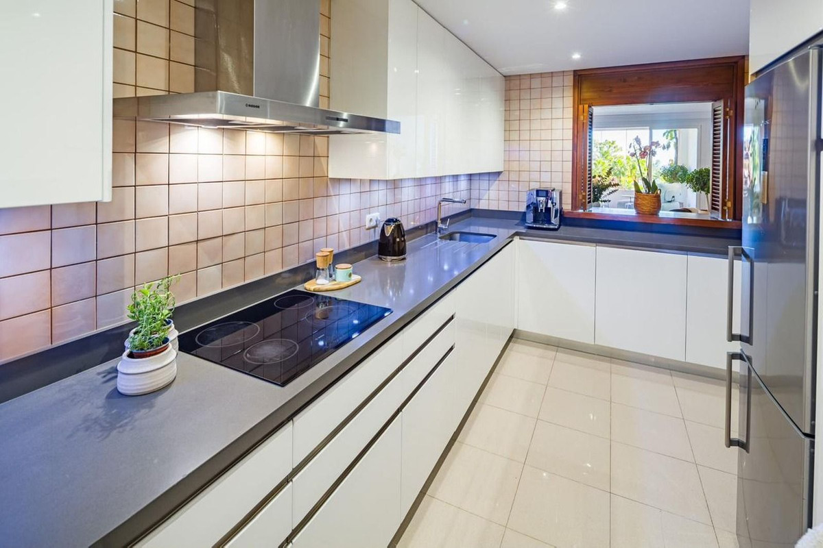 Se vende Apartamento Planta Baja de 4 dormitorios en Costa Del Sol, Málaga, España