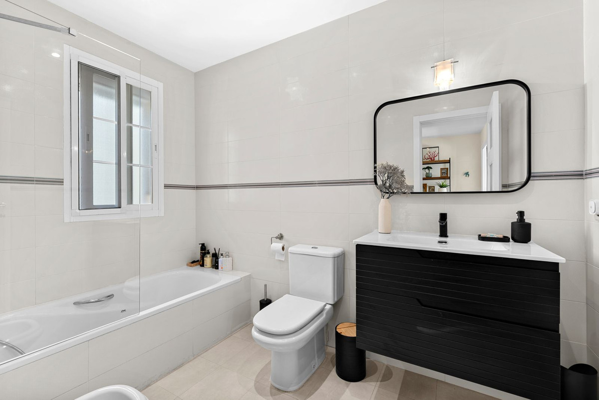 5 Bed Townhouse for sale in Estepona Costa Del Sol, Málaga, Spain