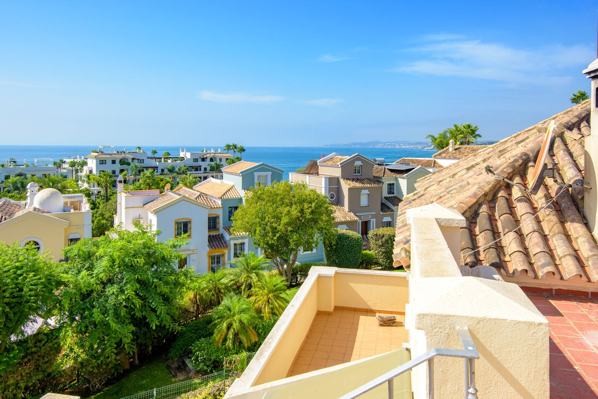 5 Bed Townhouse for sale in Estepona Costa Del Sol, Málaga, Spain
