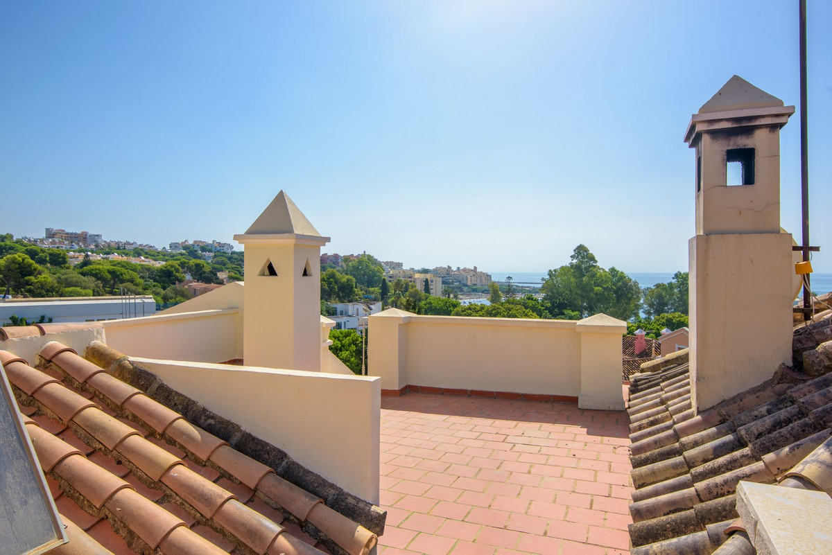 5 Bed Townhouse for sale in Estepona Costa Del Sol, Málaga, Spain