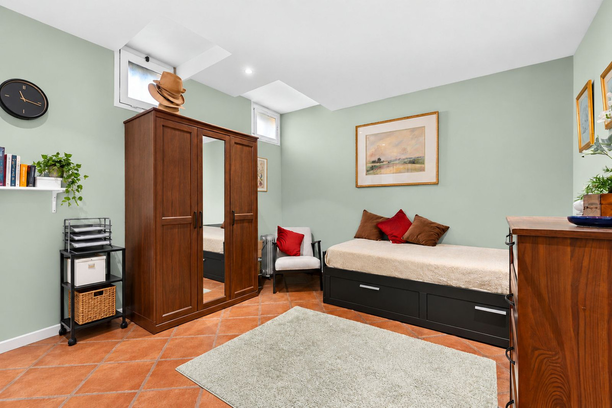 5 Bed Townhouse for sale in Estepona Costa Del Sol, Málaga, Spain