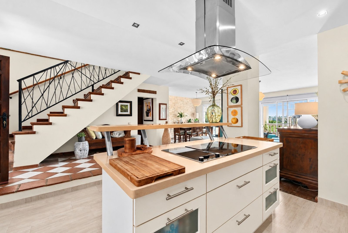5 Bed Townhouse for sale in Estepona Costa Del Sol, Málaga, Spain