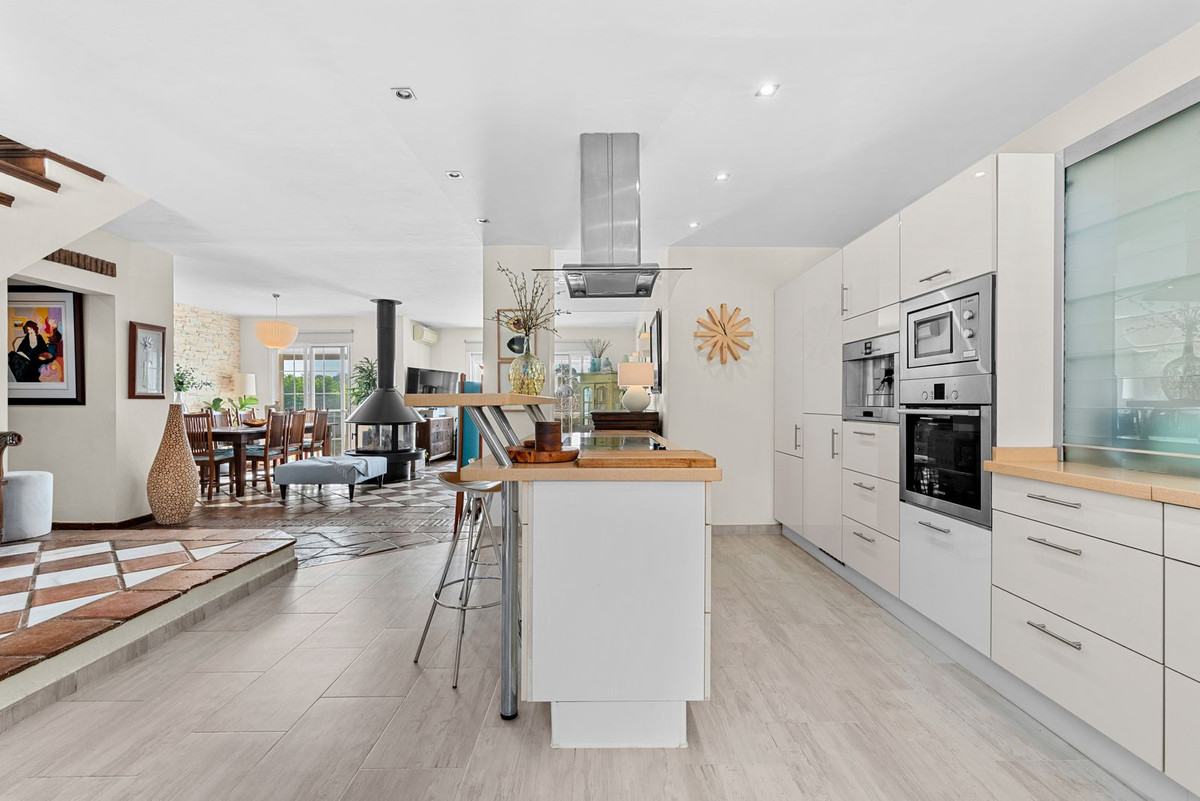 5 Bed Townhouse for sale in Estepona Costa Del Sol, Málaga, Spain