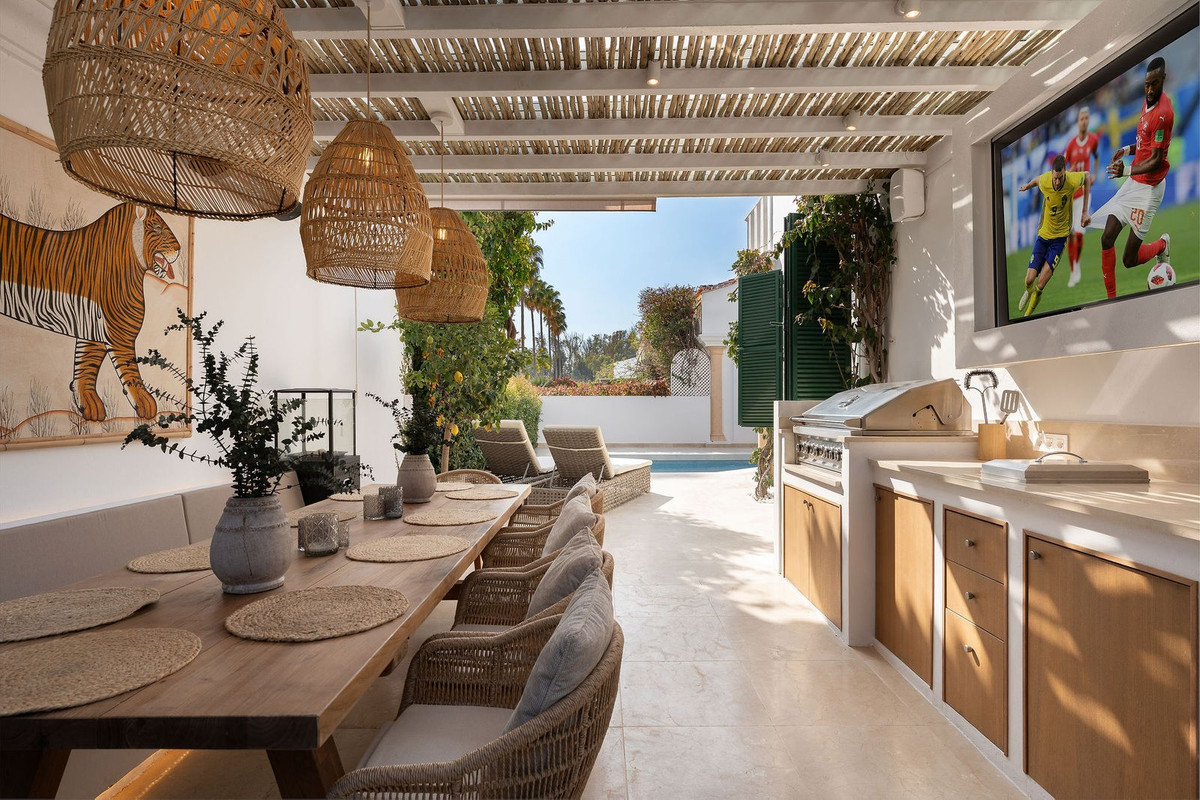 5 Bed Townhouse for sale in Guadalmina Baja Costa Del Sol, Málaga, Spain