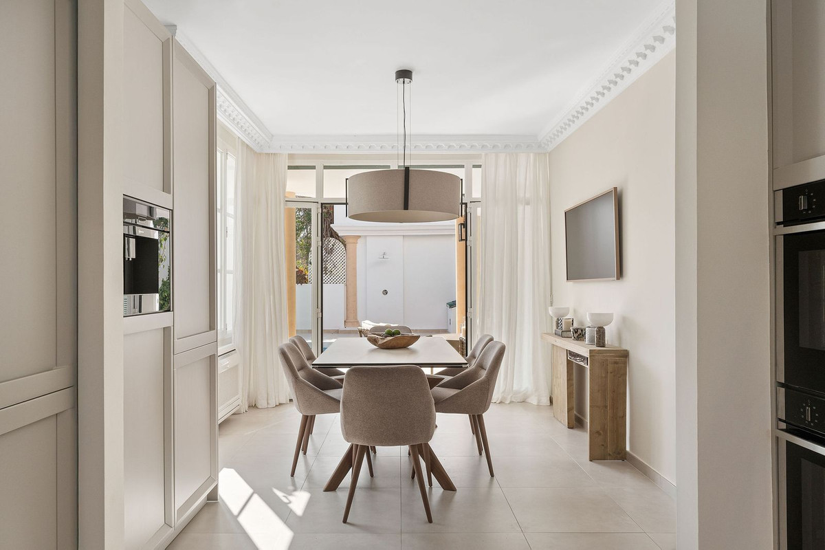 5 Bed Townhouse for sale in Guadalmina Baja Costa Del Sol, Málaga, Spain