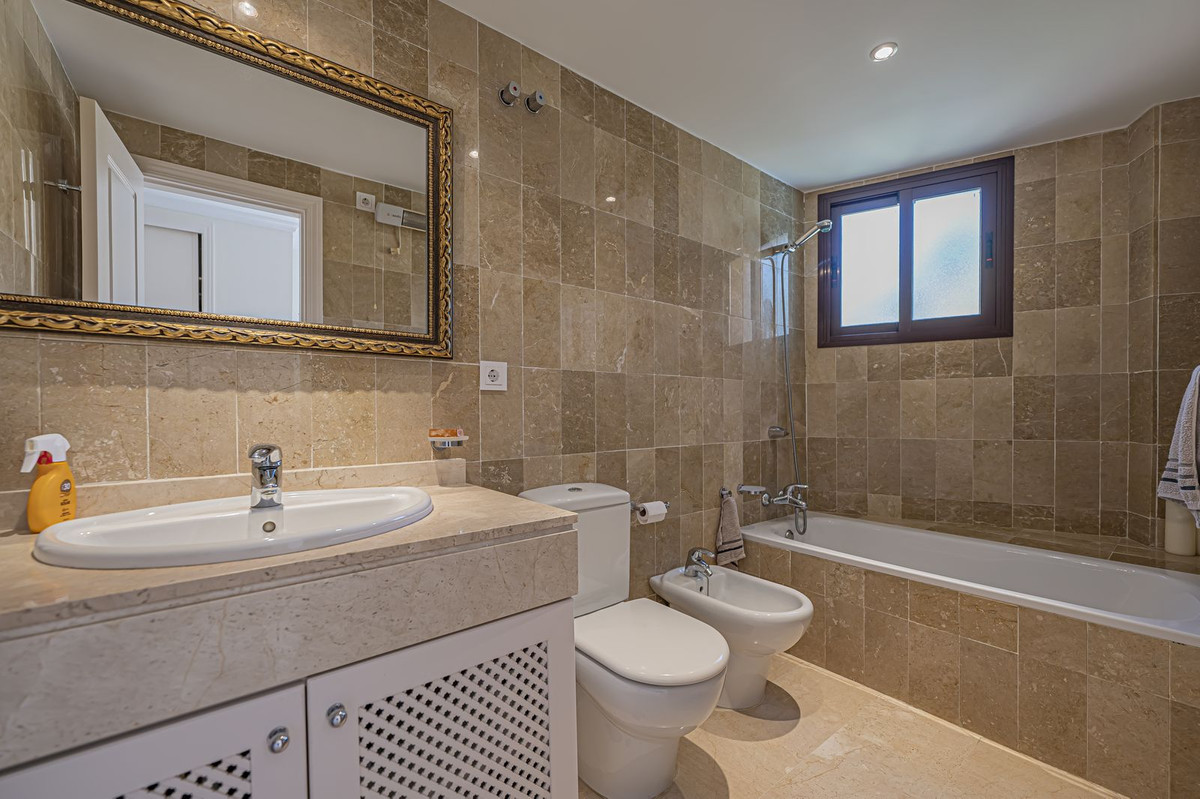 Se vende Apartamento en Planta Última de 3 dormitorios en Costa Del Sol, Málaga, España