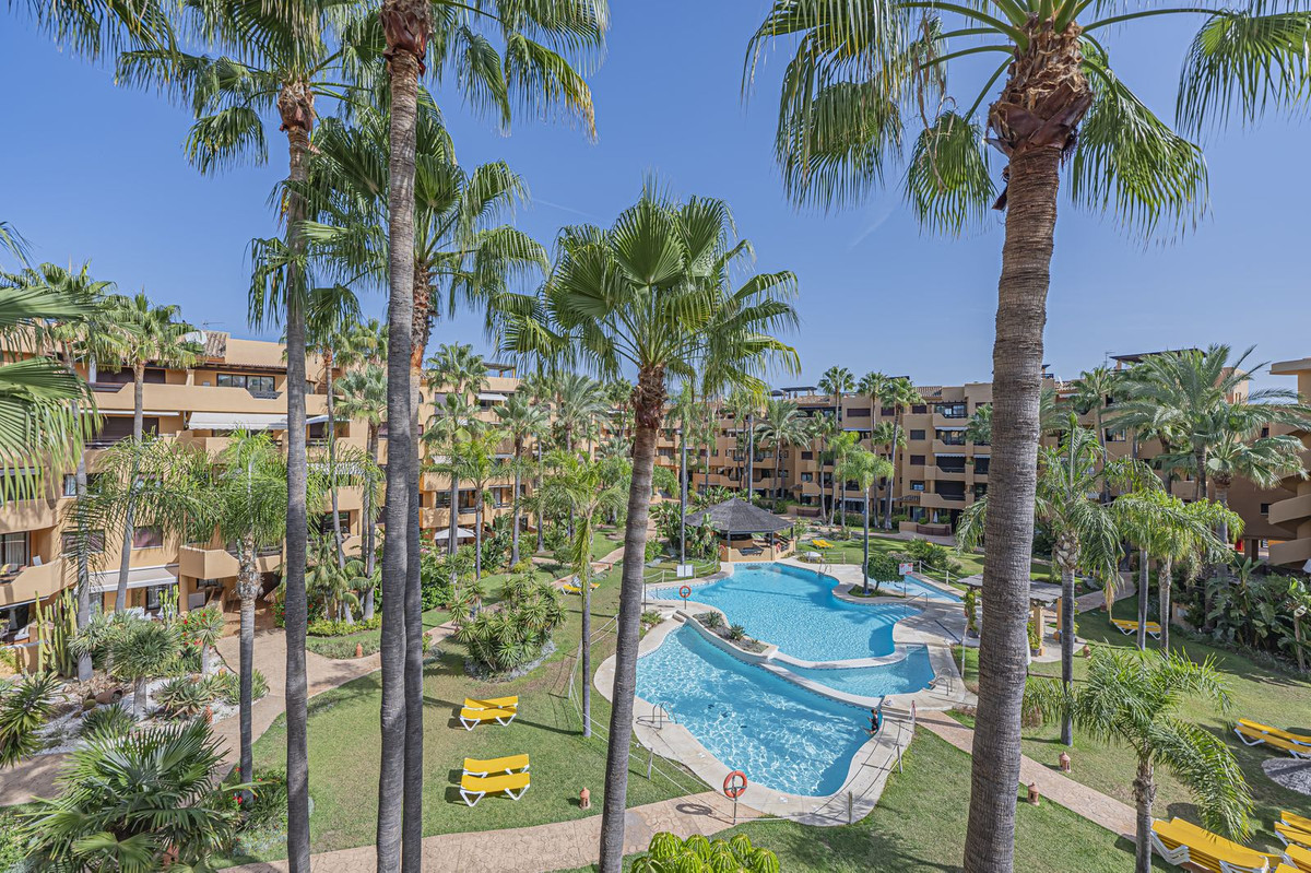 Se vende Apartamento en Planta Última de 3 dormitorios en Costa Del Sol, Málaga, España