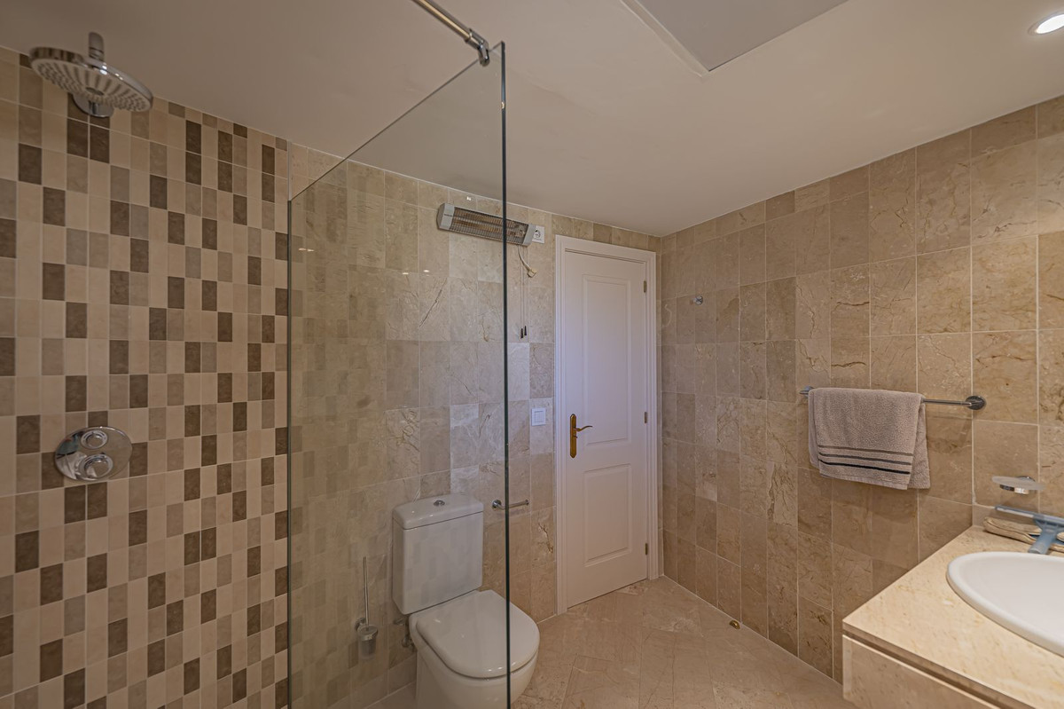 Se vende Apartamento en Planta Última de 3 dormitorios en Costa Del Sol, Málaga, España