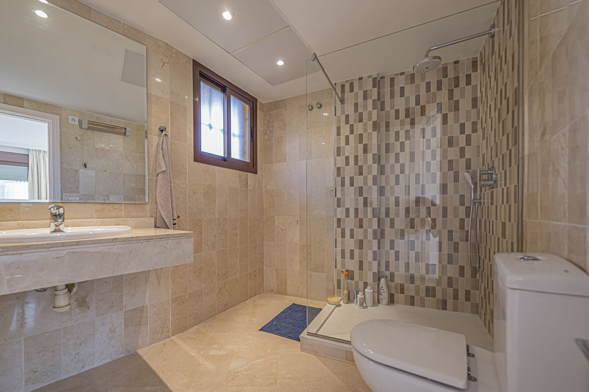 Se vende Apartamento en Planta Última de 3 dormitorios en Costa Del Sol, Málaga, España