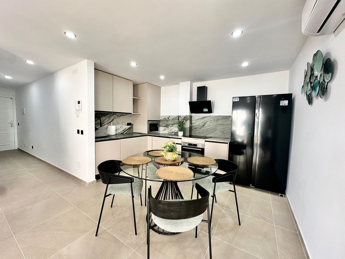 2 Bed Apartment for sale in Fuengirola Costa Del Sol, Málaga, Spain