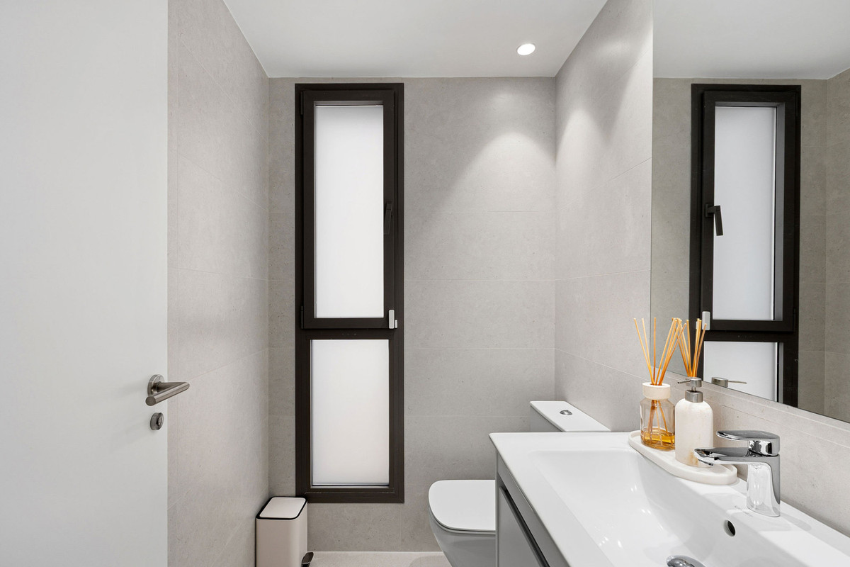 Se vende Apartamento Planta Media de 2 dormitorios en Costa Del Sol, Málaga, España