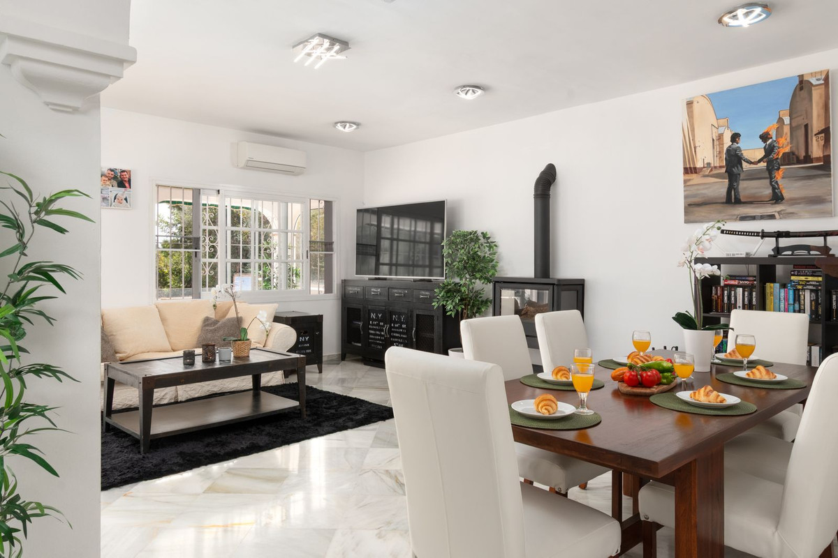Se vende Villa - Chalet de 3 dormitorios en Costa Del Sol, Málaga, España