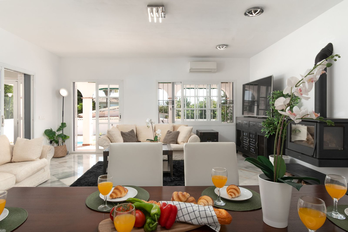 Se vende Villa - Chalet de 3 dormitorios en Costa Del Sol, Málaga, España