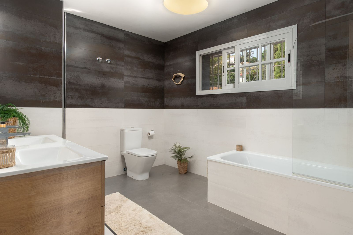 Se vende Villa - Chalet de 3 dormitorios en Costa Del Sol, Málaga, España