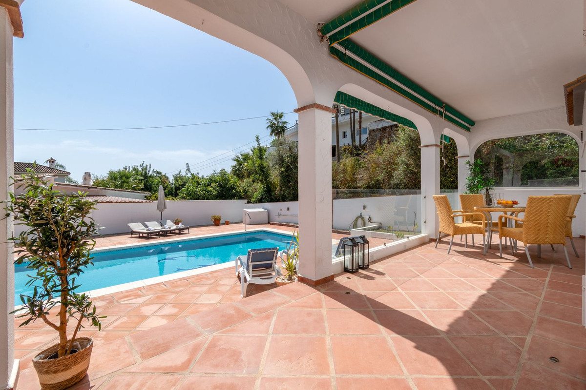 Se vende Villa - Chalet de 3 dormitorios en Costa Del Sol, Málaga, España