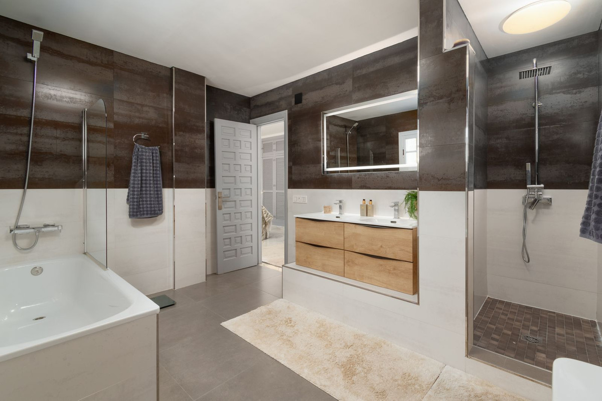 Se vende Villa - Chalet de 3 dormitorios en Costa Del Sol, Málaga, España