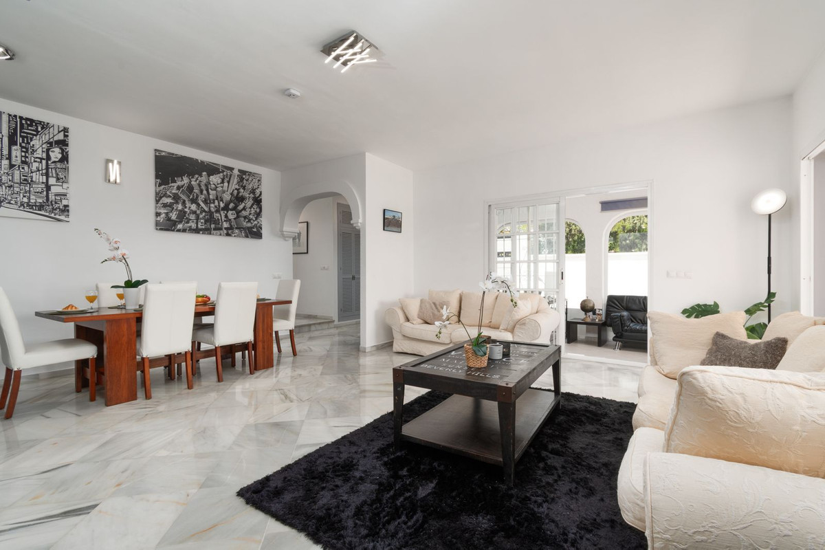 Se vende Villa - Chalet de 3 dormitorios en Costa Del Sol, Málaga, España