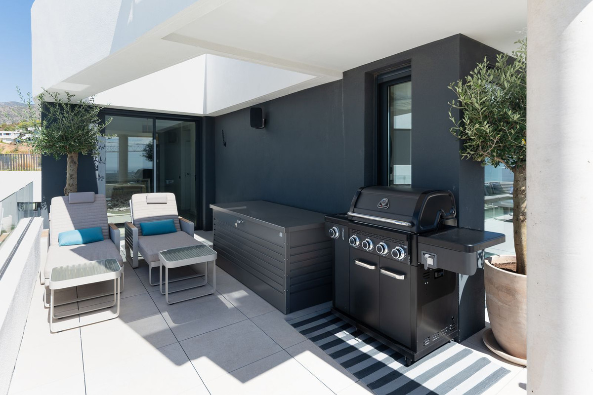 3 Bed Apartment for sale in Marbella Costa Del Sol, Málaga, Spain