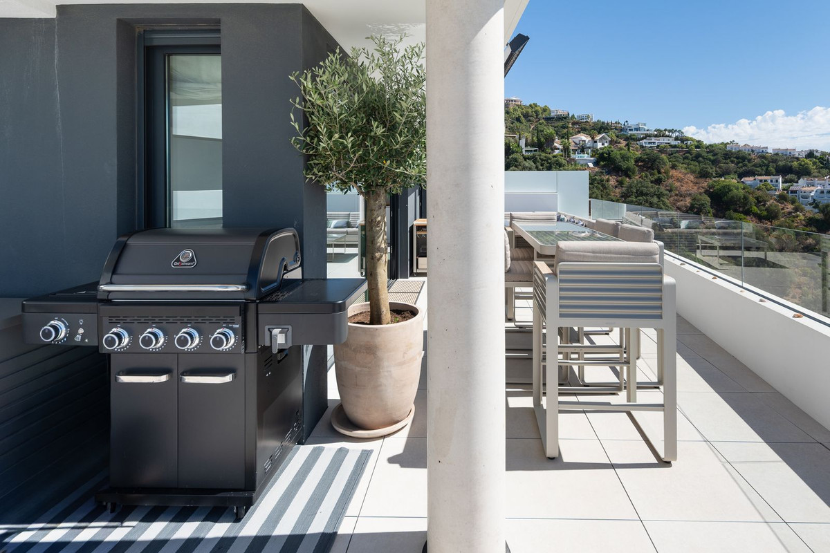 3 Bed Apartment for sale in Marbella Costa Del Sol, Málaga, Spain
