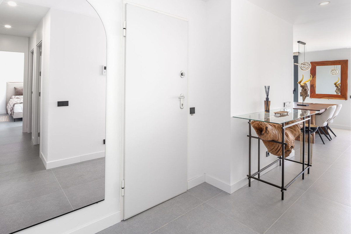 3 Bed Apartment for sale in Marbella Costa Del Sol, Málaga, Spain