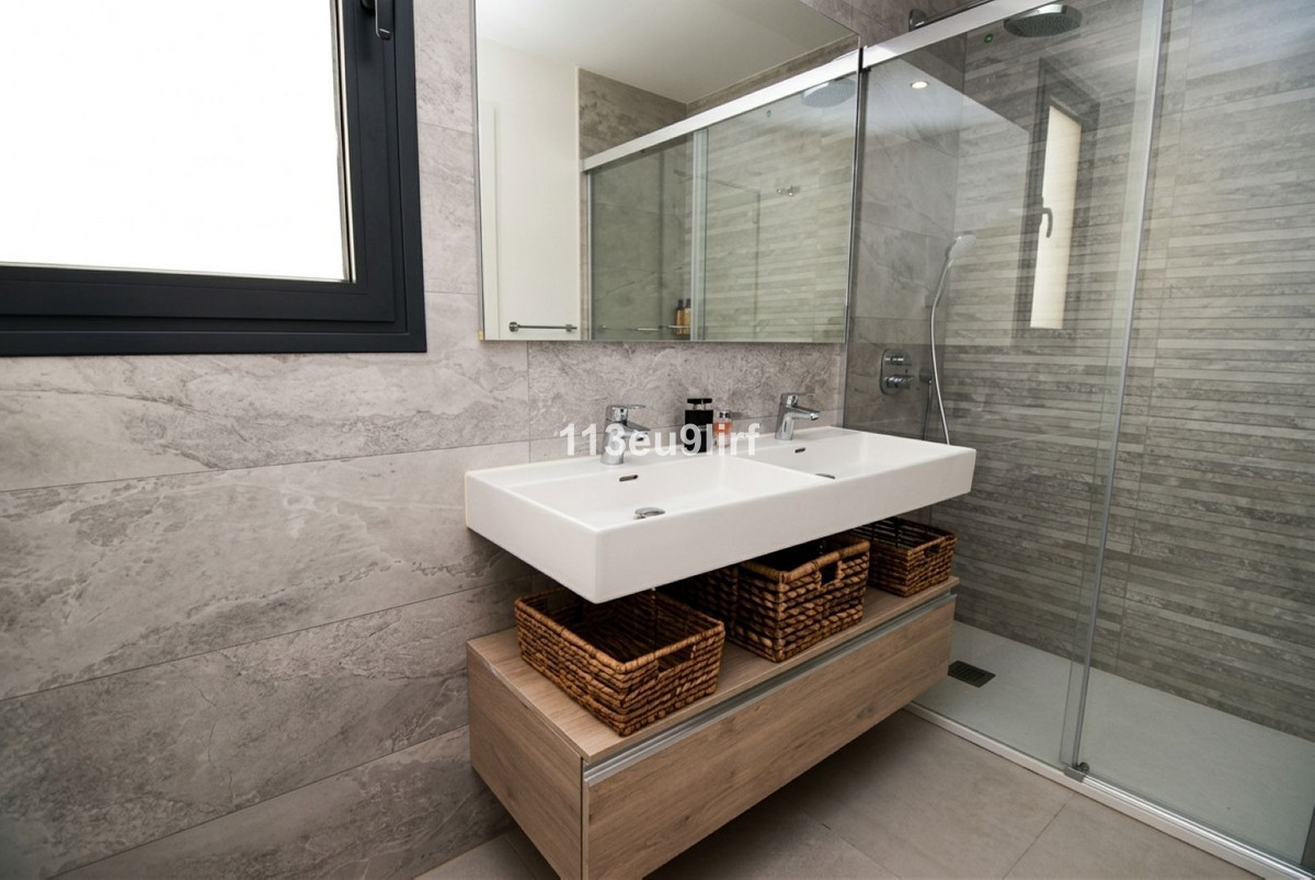 Se vende Apartamento Planta Baja de 3 dormitorios en Costa Del Sol, Málaga, España